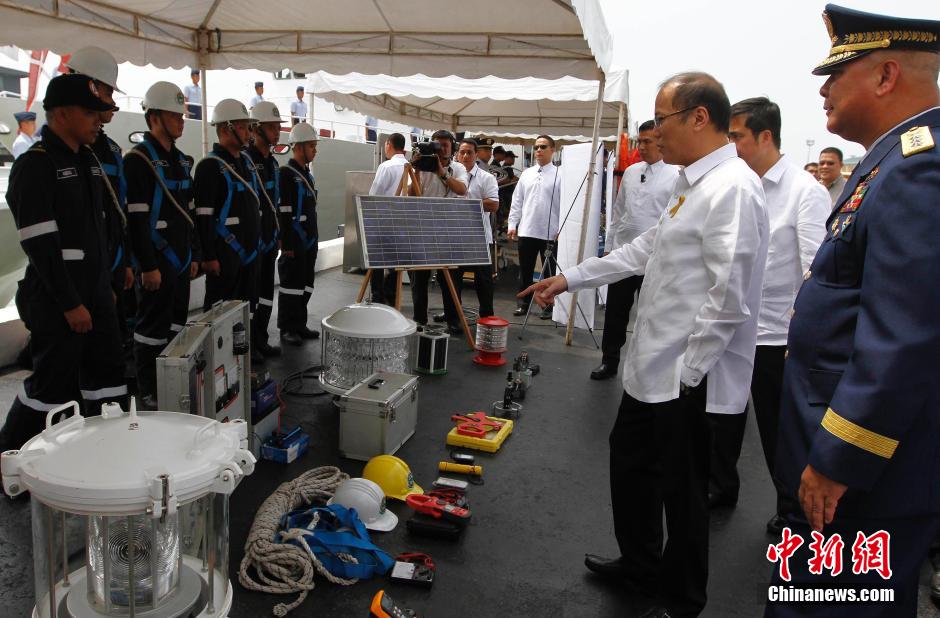菲律宾总统阿基诺出席菲海岸警卫队庆典