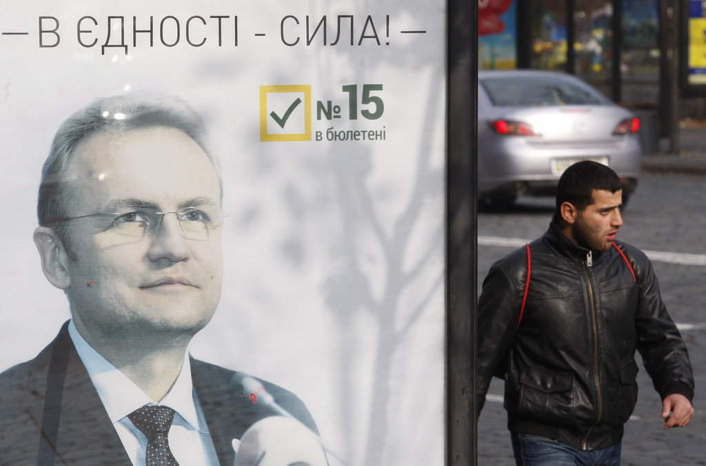 乌克兰将举行议会选举 街头大幅海报造势