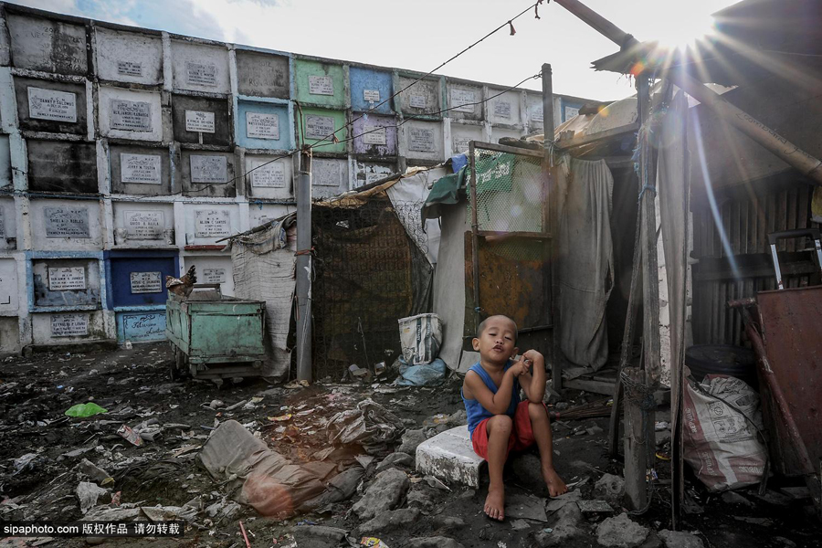 實拍菲律賓墓地貧民窟 與逝者為伴