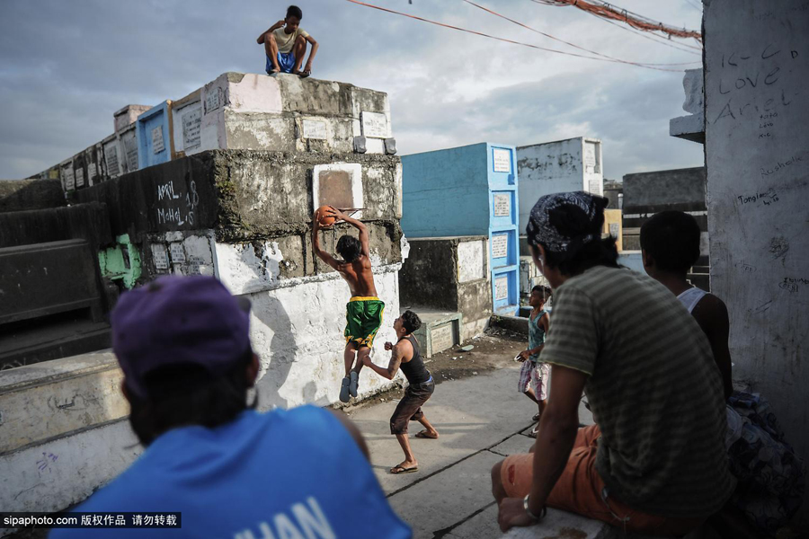 實拍菲律賓墓地貧民窟 與逝者為伴