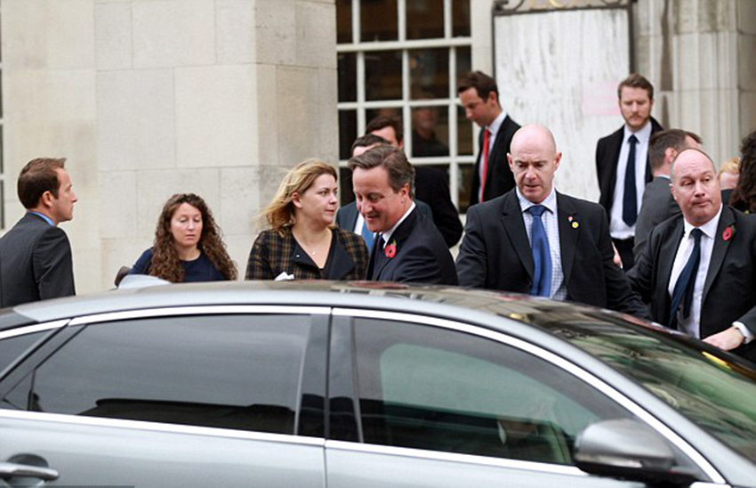 英国首相卡梅伦在利兹市遭陌生男子袭击