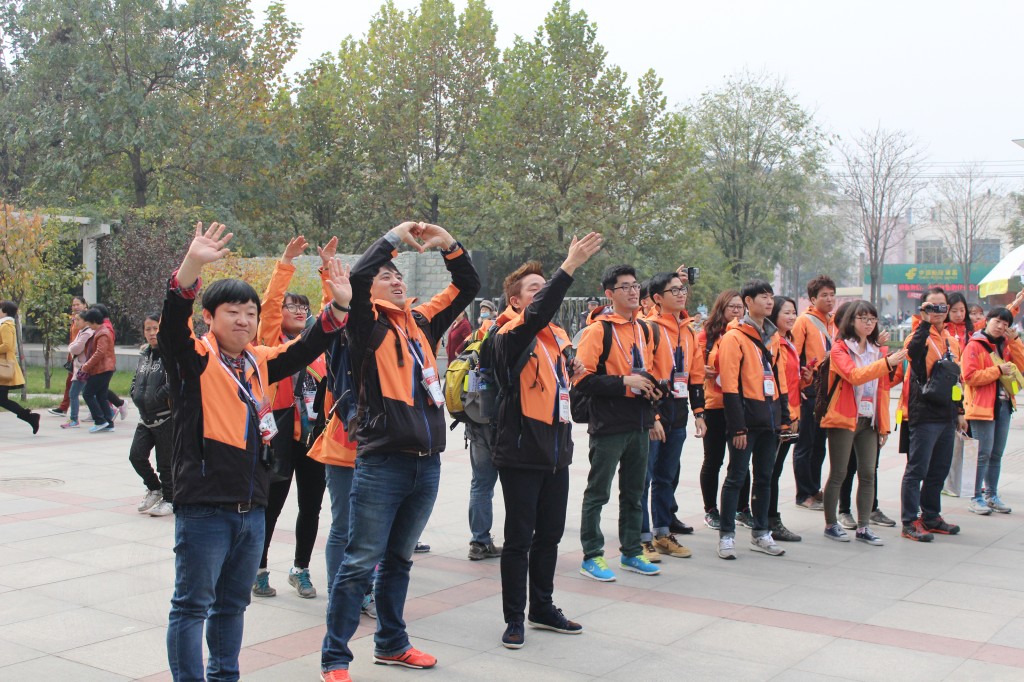 韩国青年友好代表团聋哑人参观保定特殊教育学