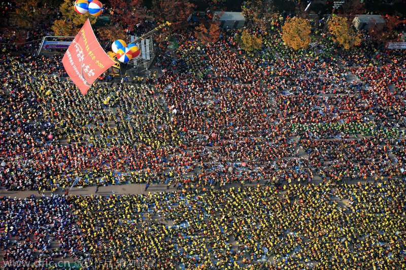 韩100万民众上街游行抗议公务员养老金改革