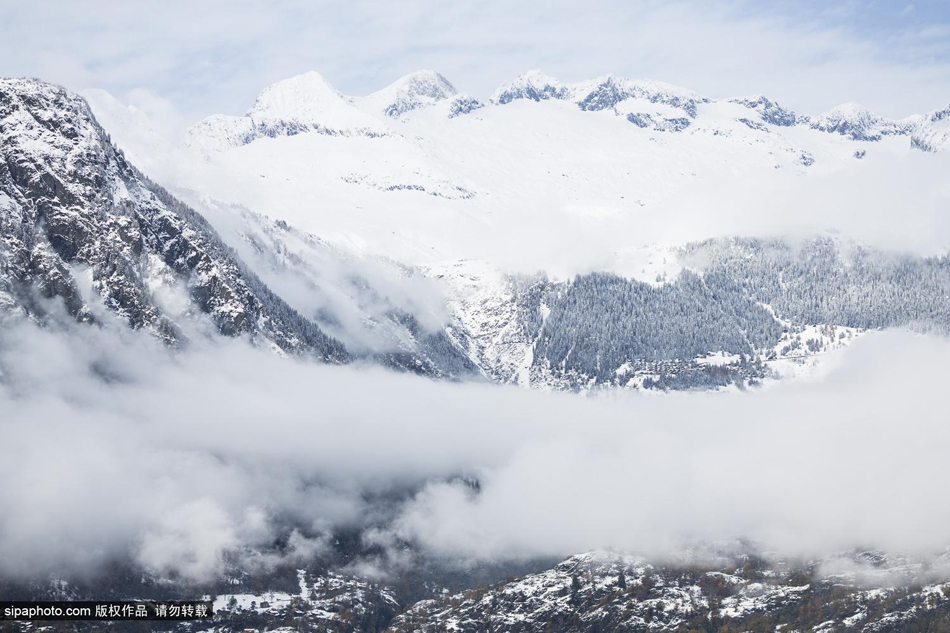 瑞士瓦莱州初雪 银装素裹犹如仙境