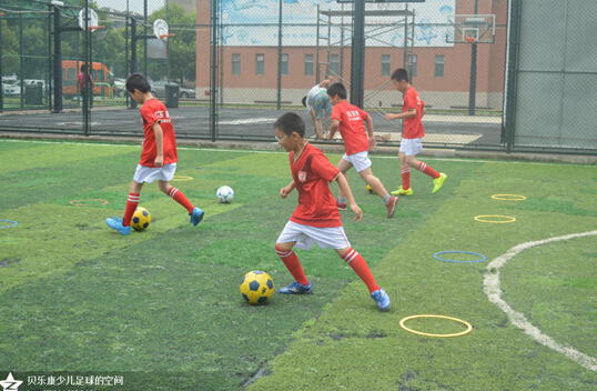 少儿足球运动有利于孩子德智体全面发展