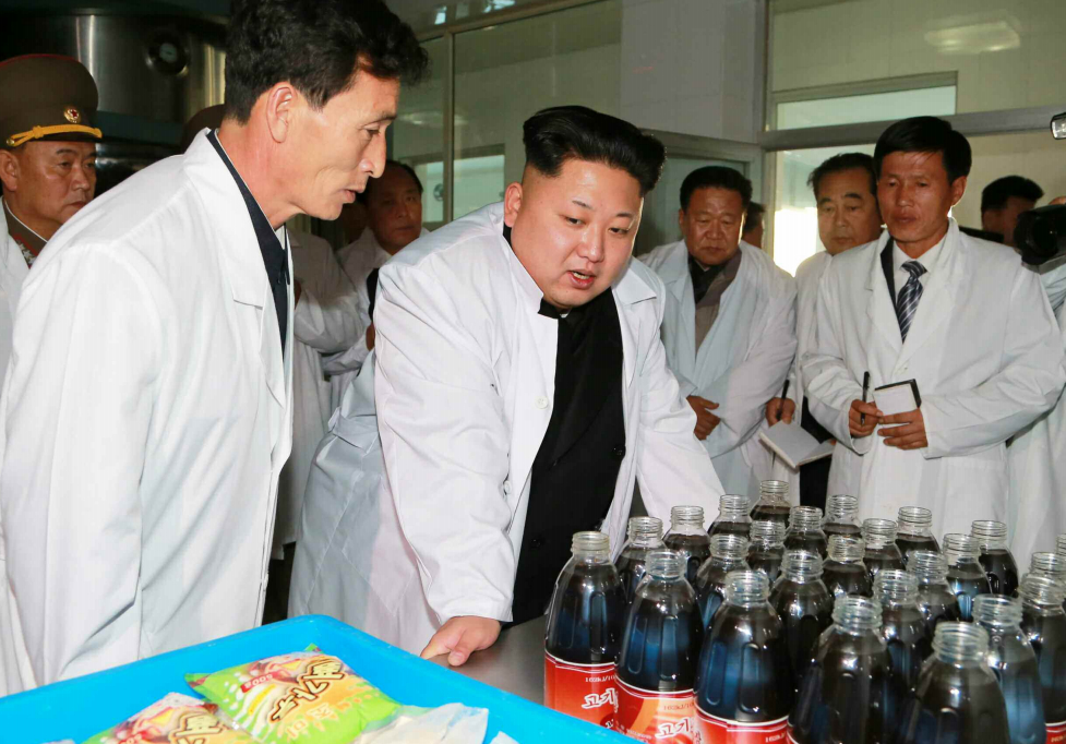 金正恩视察朝鲜食品厂 赞奶酪生产自动化水平高_国际新闻_环球网
