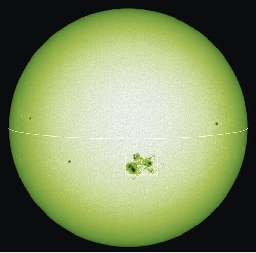 日本公开巨大太阳黑子群照片 约66个地球大小