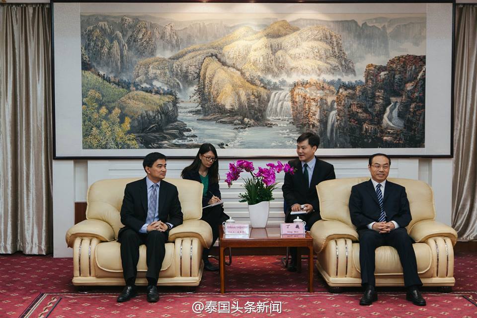 泰国政界纷纷与中国拉关系 前总理阿披实也访