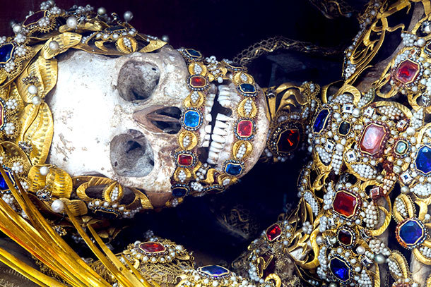罗马出土土豪墓葬群 浑身金银珠宝