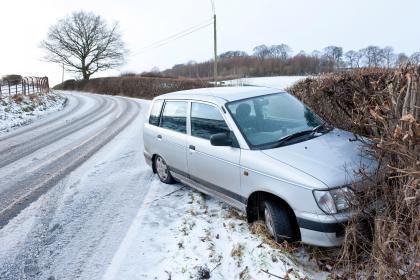 外媒:冬季勿忽视车辆保养 消除事故隐患