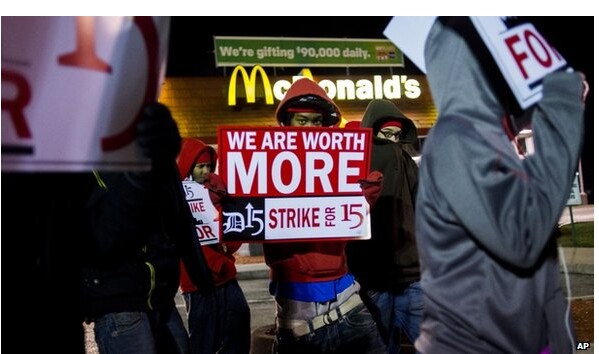 美国快餐店员工抗议低工资 游行扩至190个城市