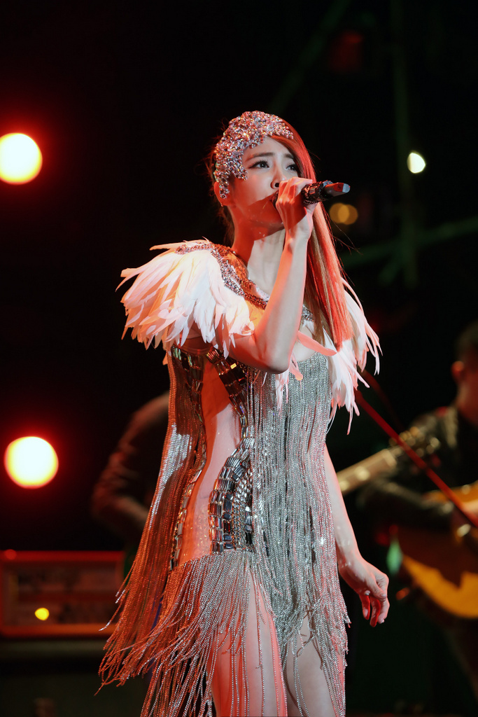  蔡依林 举办 2014年 全新专辑《呸》 新歌 演唱会