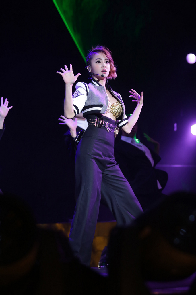  蔡依林 举办 2014年 全新专辑《呸》 新歌 演唱会