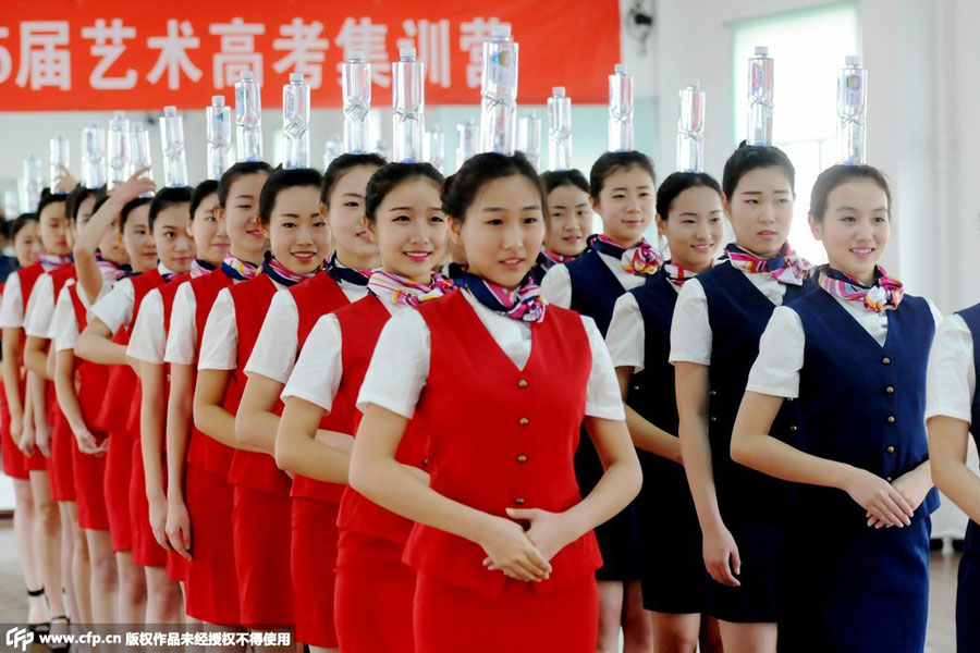 洛阳模特备战艺考 穿比基尼秀身材