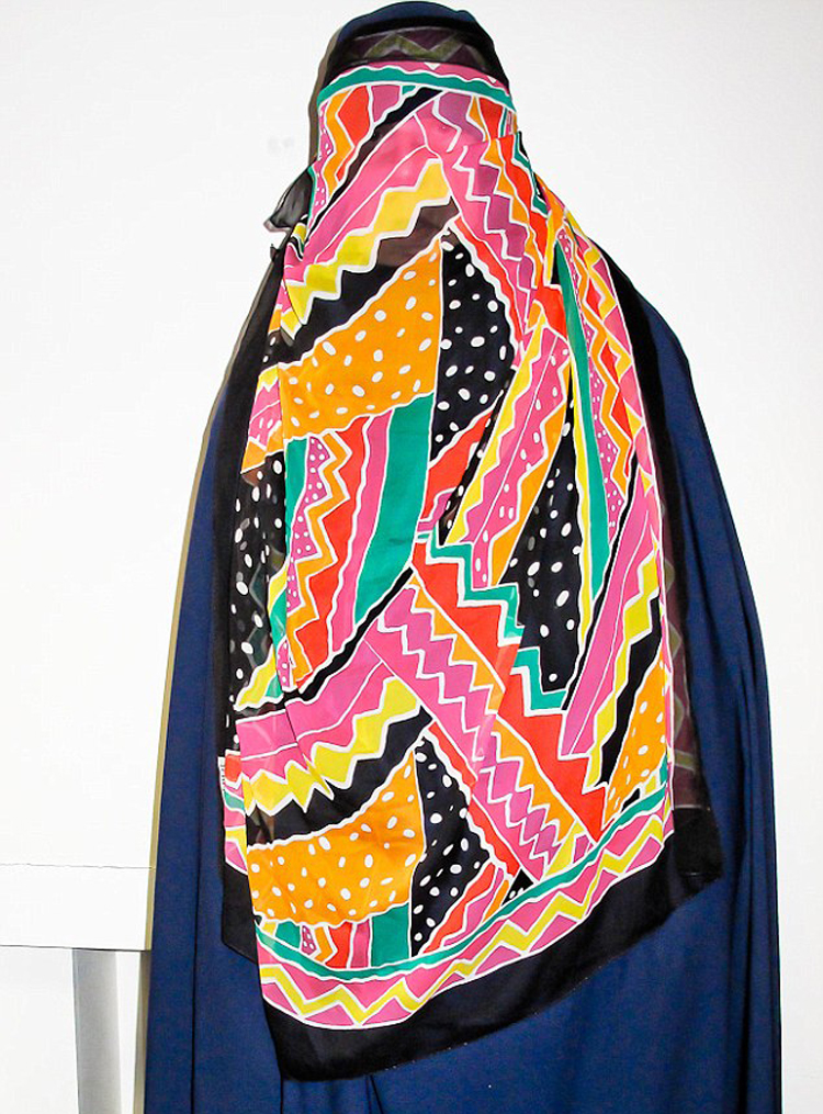 绿绸衫上绣牡丹猜成语_牡丹绣在金匾上(2)