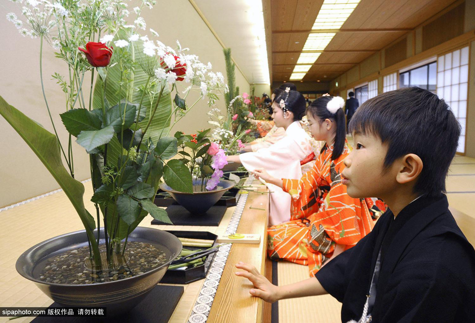日本著名花道流派举行新年插花仪式