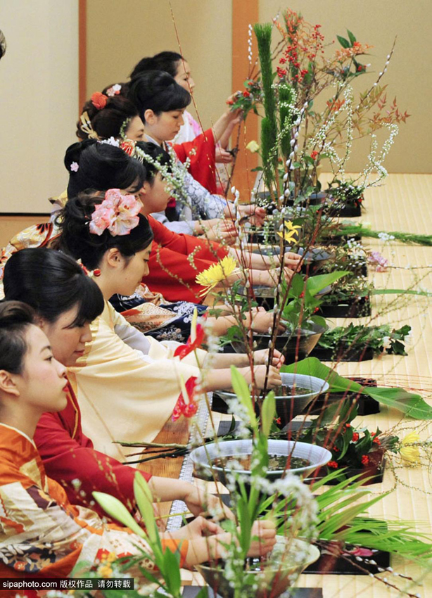 日本著名花道流派举行新年插花仪式