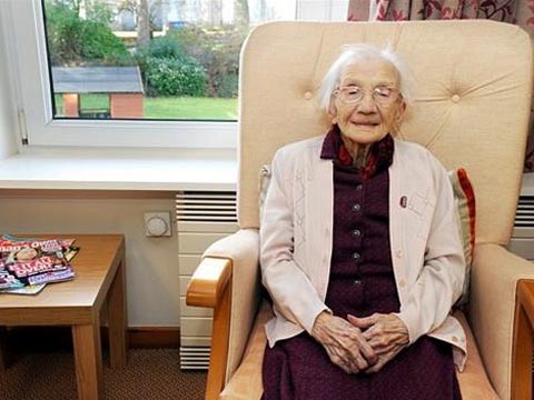苏格兰109岁老妇谈长寿秘诀:少碰男人