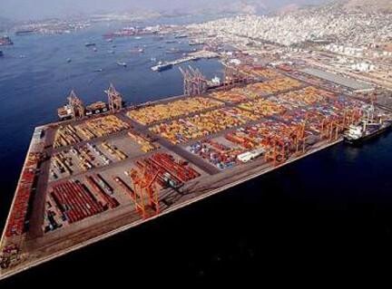 希臘的比雷埃夫斯港，是歐洲前十大貨櫃港之一