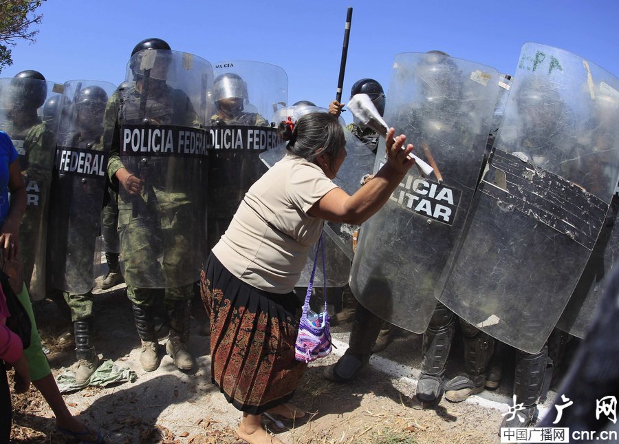 墨西哥志愿治安人员被捕 约500村民与军警冲突