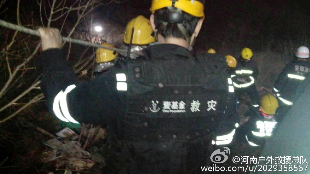 河南大巴坠崖图片