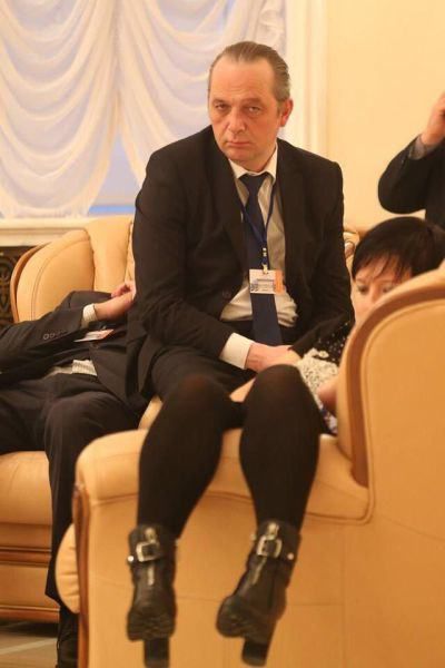 搞怪图片:超搞笑借位摄影让你笑趴