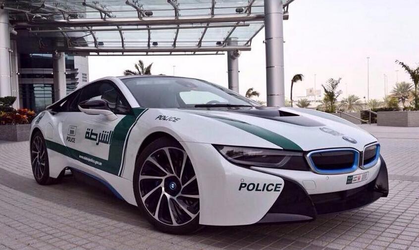 迪拜警方购入混合动力超跑BMW i8当警车