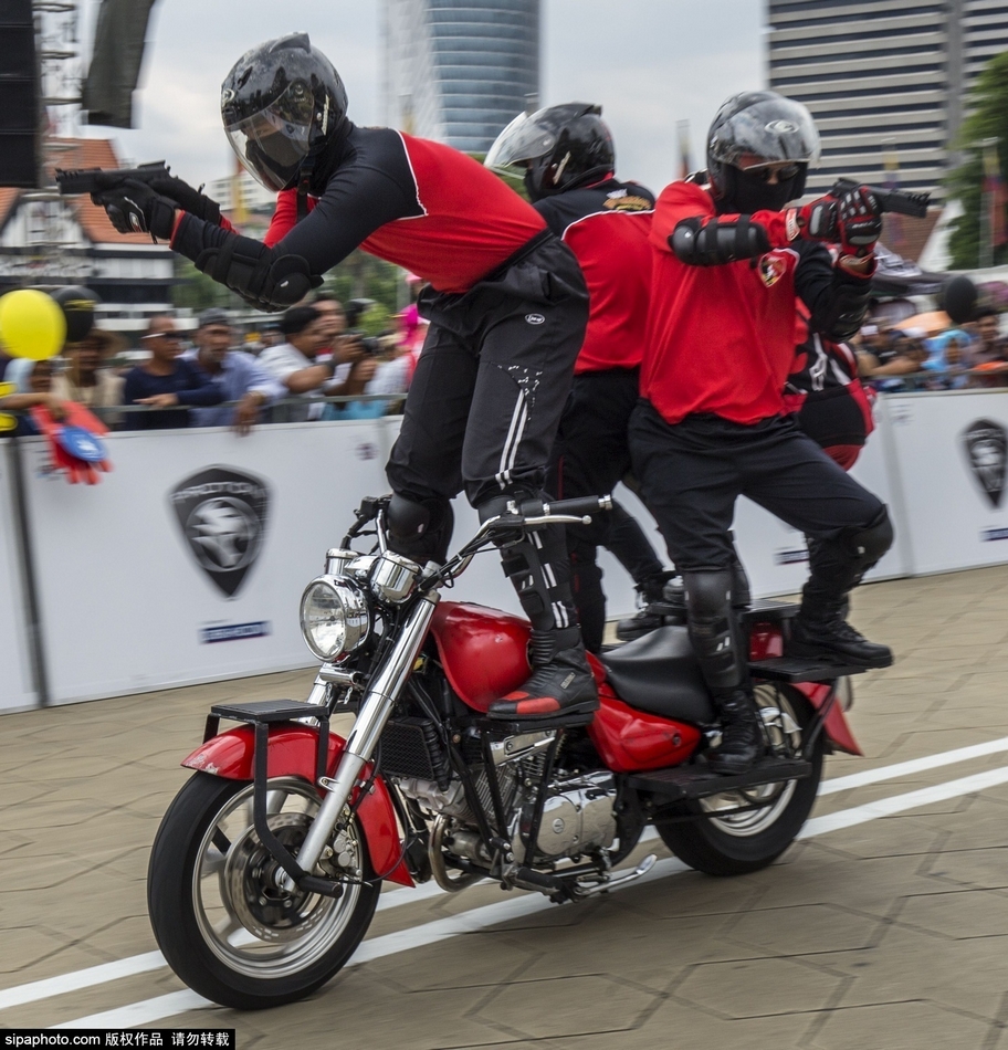 马来西亚摩托车酷炫表演秀绝技