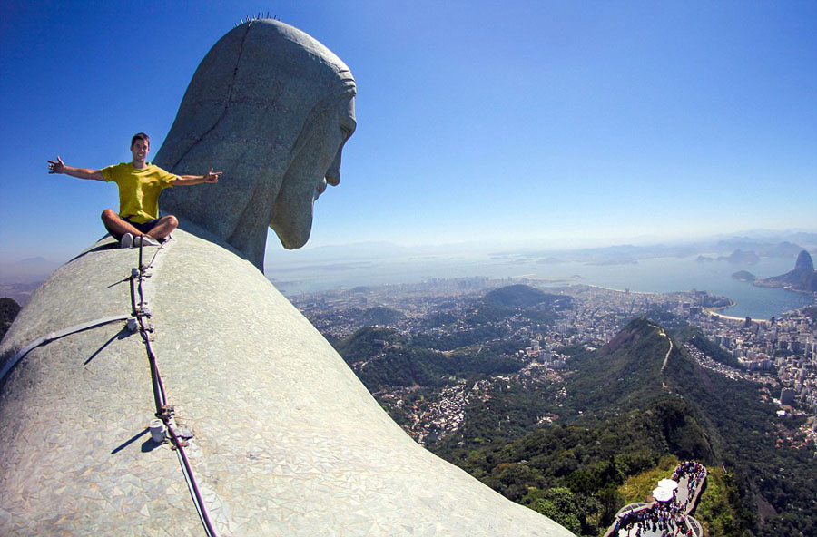 巴西摄影师基督像顶端自拍 令人眩晕_图片_环球网