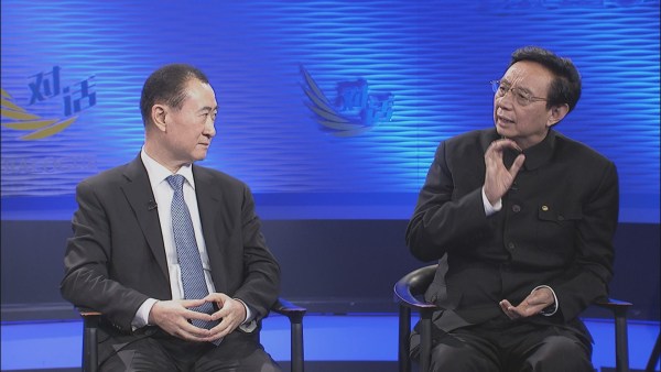 王健林喜欢踢足球吗,王健林喜欢踢足球吗英文