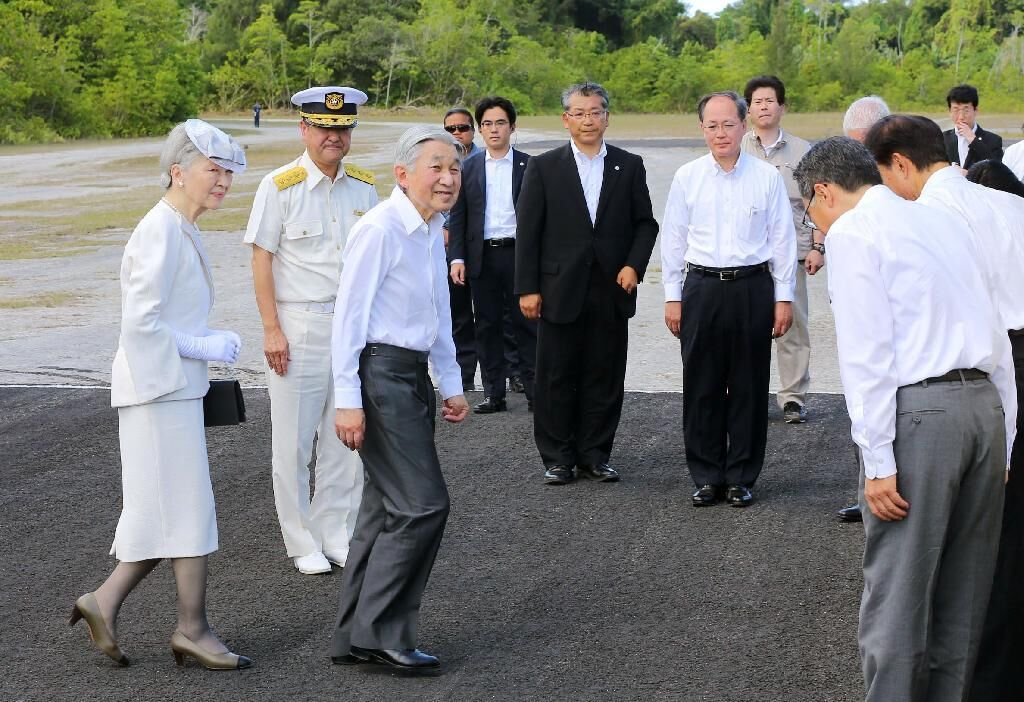 日本天皇夫妇在帕劳悼念太平洋战争战殁者_国际新闻_环球网