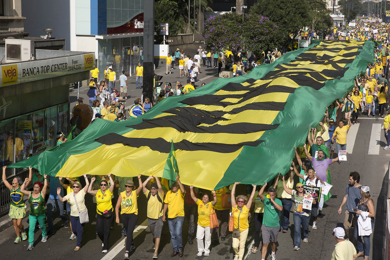 巴西举行大规模反政府示威 要求弹劾总统罗塞夫