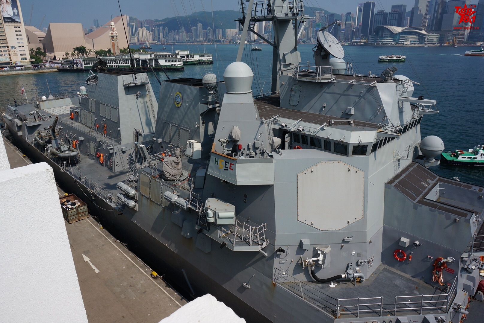 美军伯克级驱逐舰造访香港