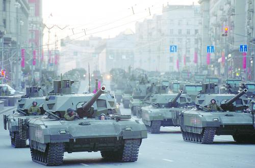 北约发起军演俄方亮出坦克:俄罗斯阅兵前暗流