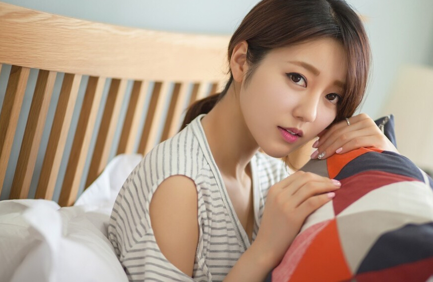 <em>韩国美女</em>车模BoMi清新写真 <em>性感</em>迷人_汽车_环