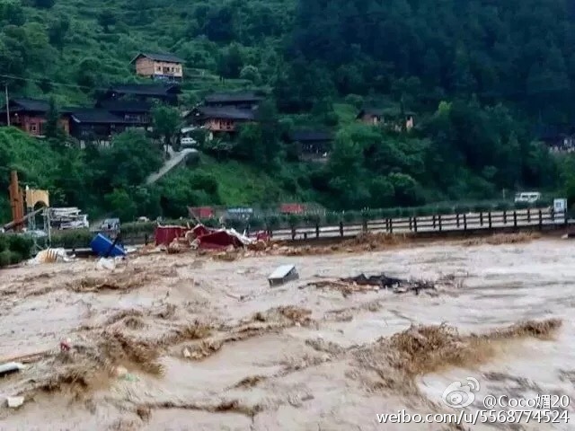 贵州雷山突降暴雨引发洪灾 3座大桥被冲毁