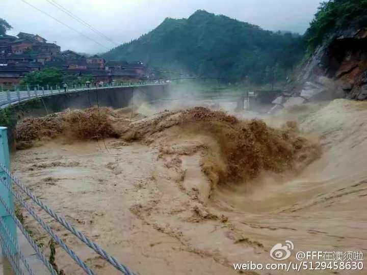贵州雷山突降暴雨引发洪灾 3座大桥被冲毁