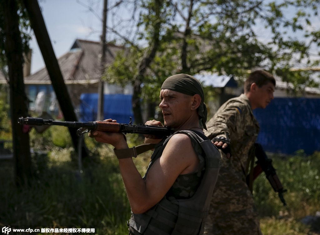 乌克兰东部冲突加剧 政府军巡逻