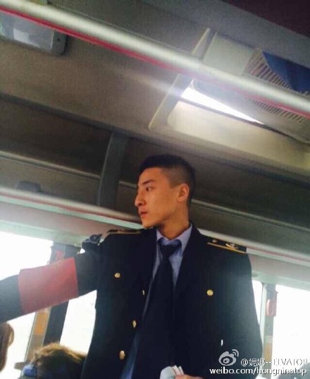 西安最帅售票员图片