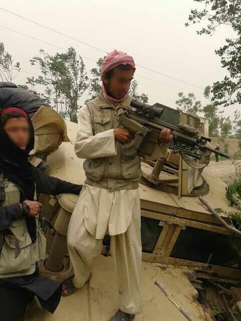 塔利班武装缴获美制SCAR步枪