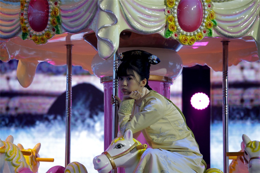 周笔畅唱《新 步步惊心 》主题曲 笔笔被窦骁公