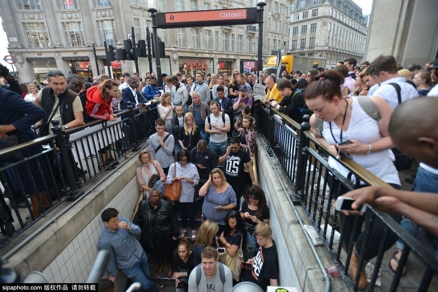 伦敦地铁24小时罢工致地铁站拥堵不堪_图片_环球网