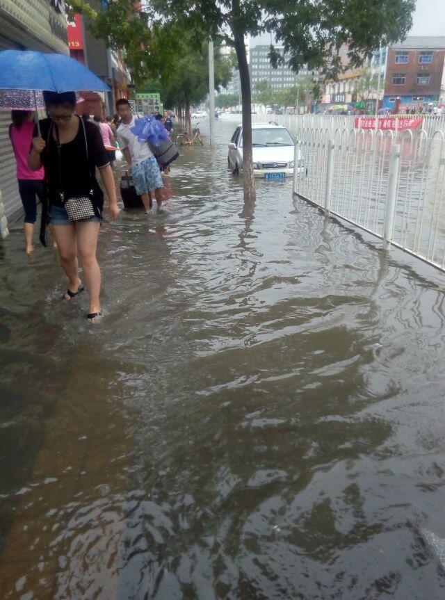 北京14区县降暴雨 局部降水超60毫米