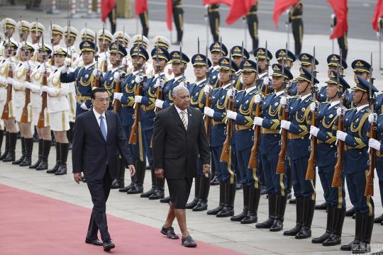<em>斐济</em>领导<em>人穿裙装</em>访华_国际新闻_环球网