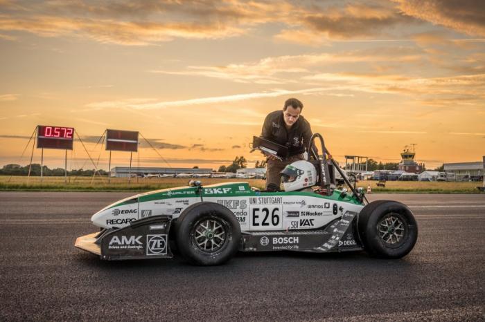 德国大学生研发极速电动赛车 1.779秒破百