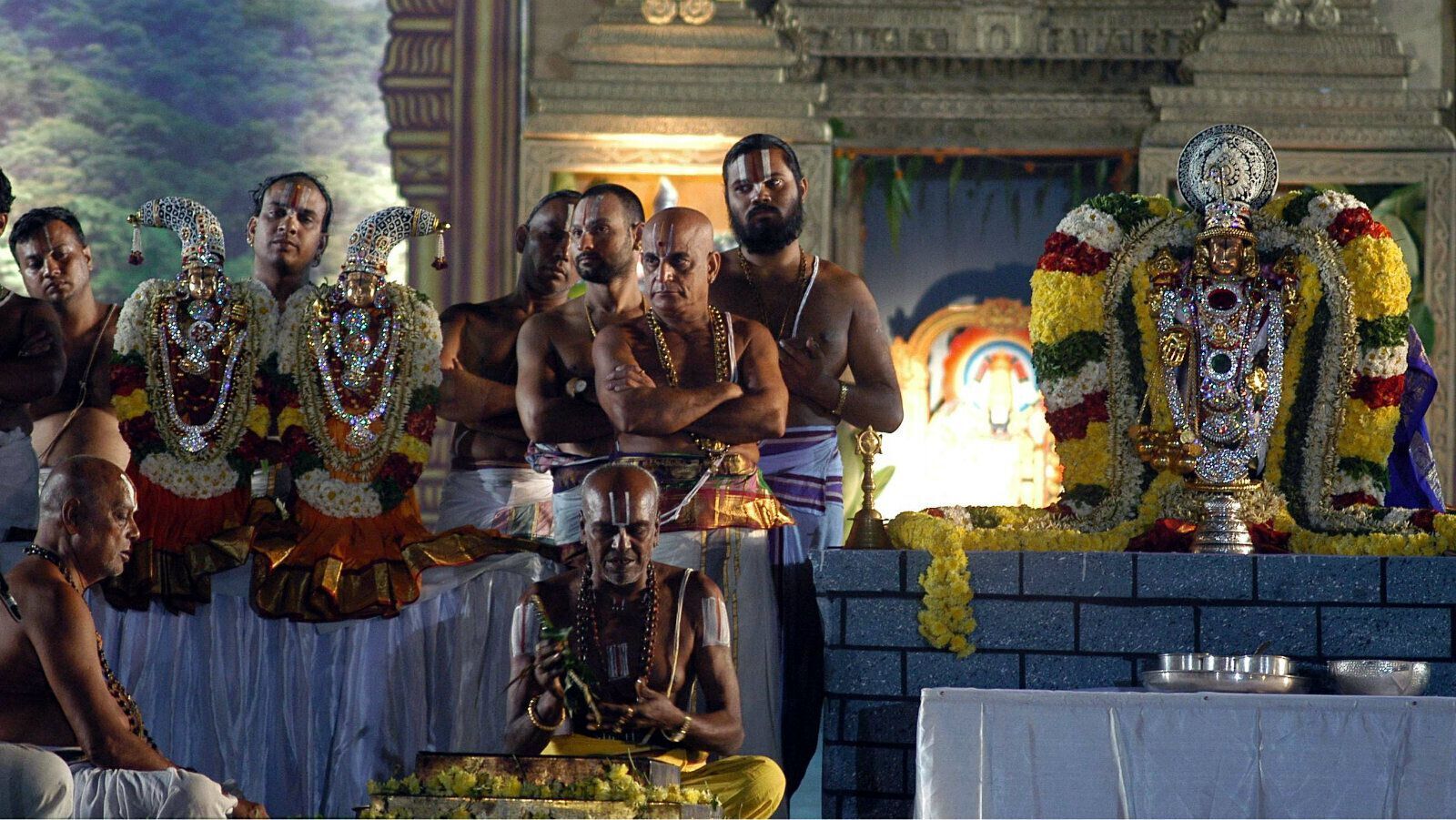 印度最富裕寺庙开始进军股市 接受信徒股票进
