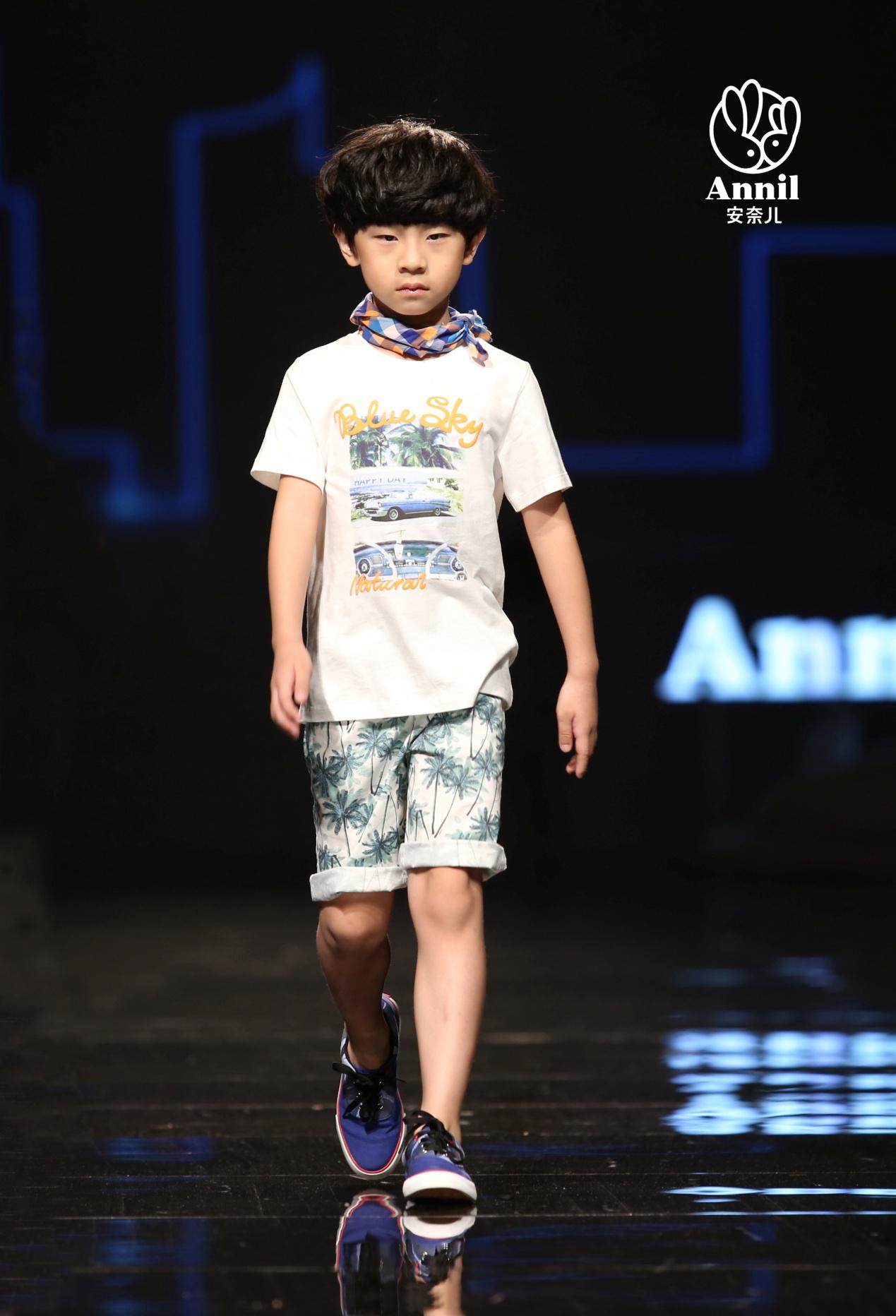 童行-<em>安奈儿</em>2016春夏新品发布会_财经_环球网