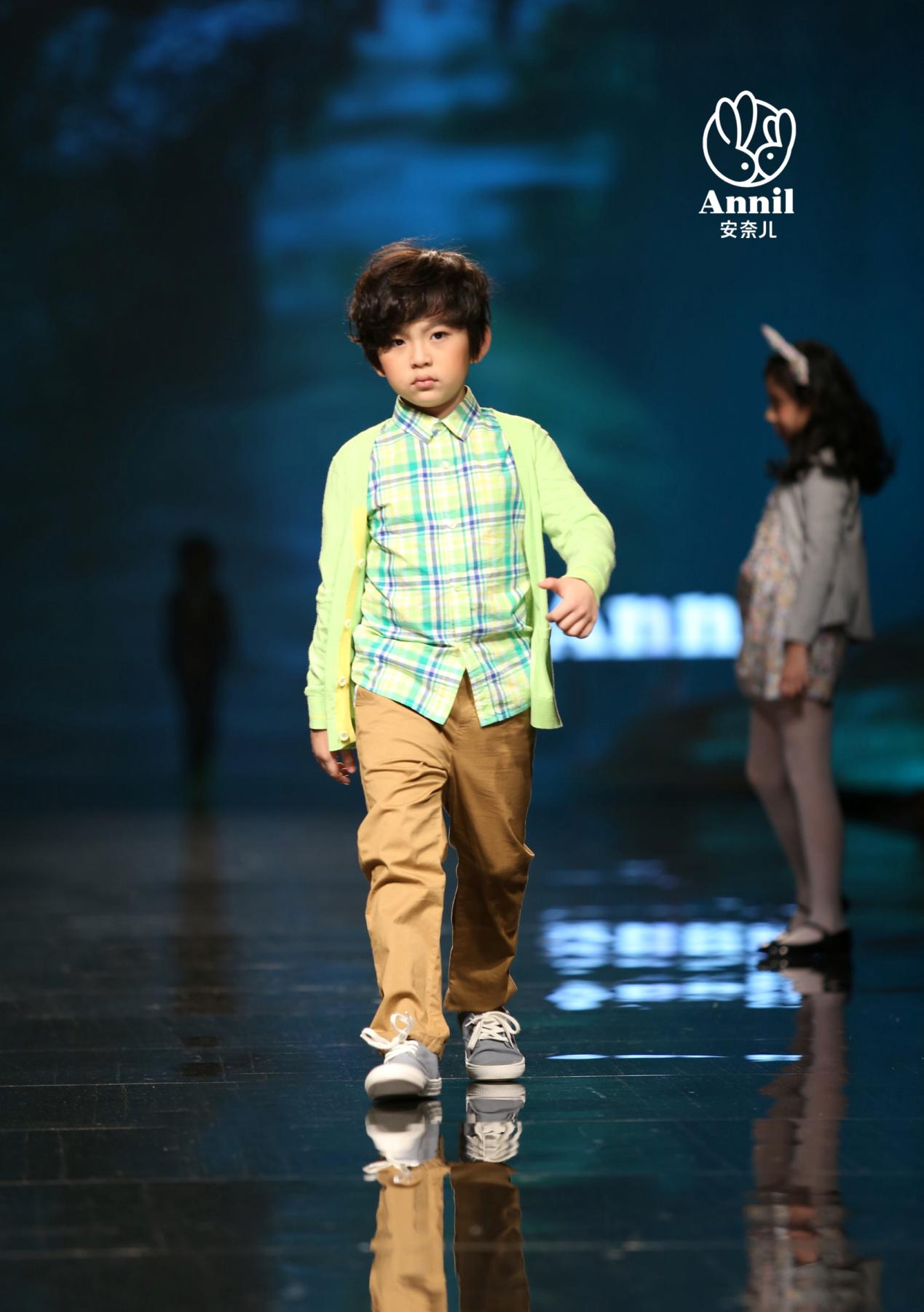 童行-<em>安奈儿</em>2016春夏新品发布会_财经_环球网