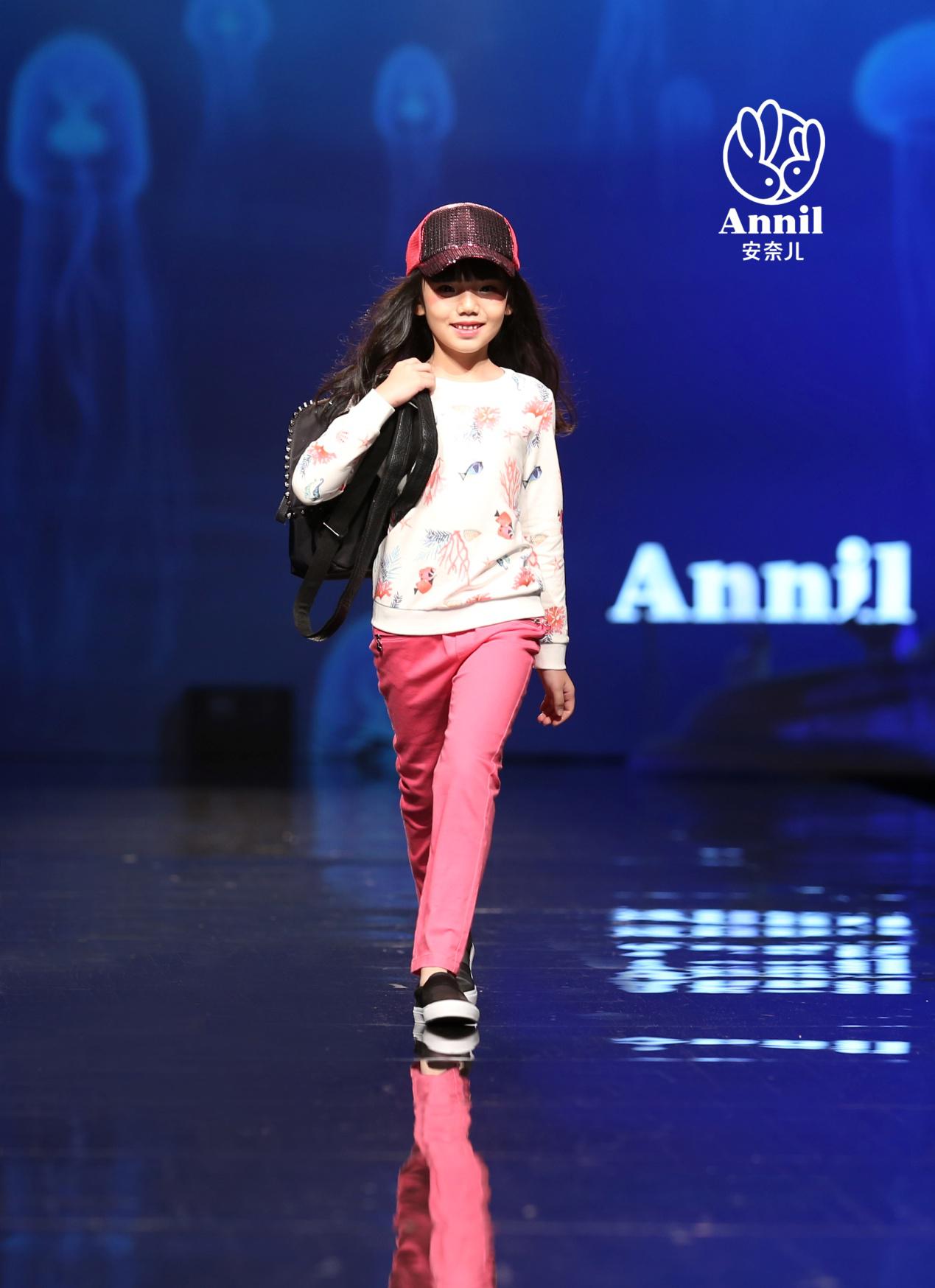 童行-<em>安奈儿</em>2016春夏新品发布会_财经_环球网