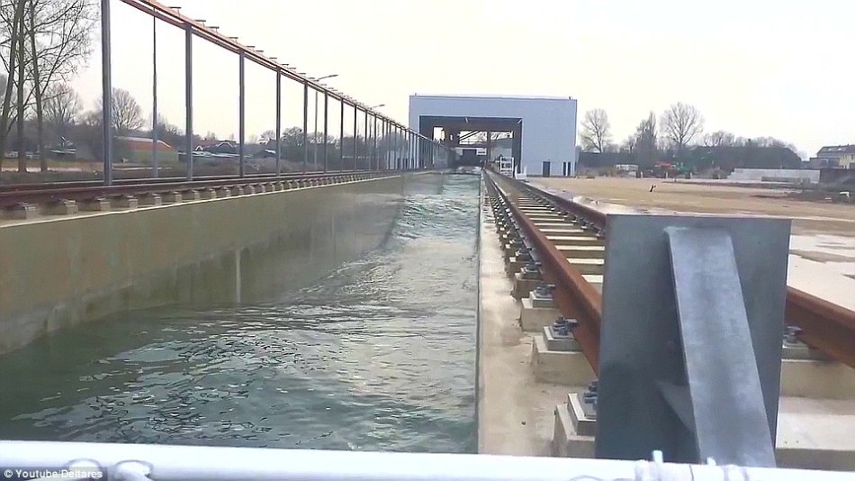 荷兰制造世界最大人工波浪:有助抵御洪水